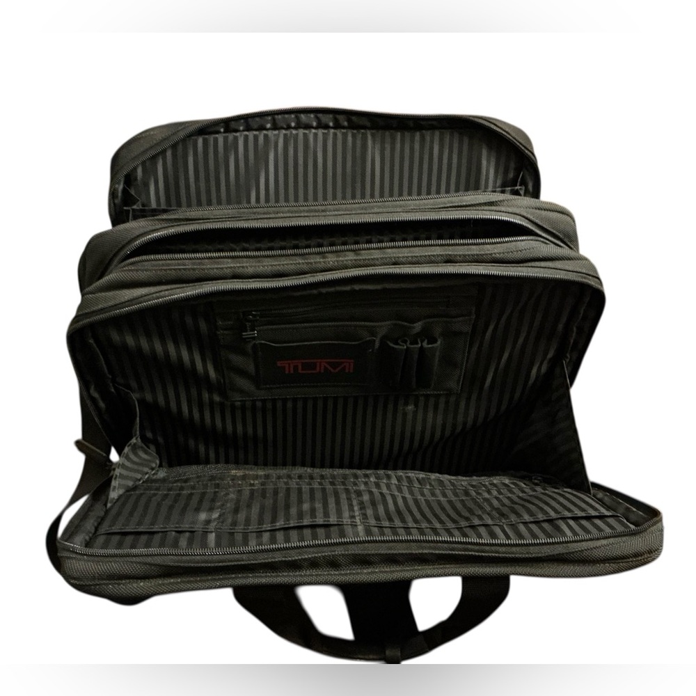 Tumi Deluxe Black Nylon Durable Organizer Laptop Briefcase - Picture 7 of 16